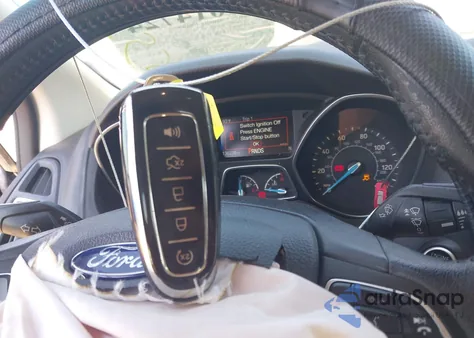 2018 Ford Focus Titanium z USA, uszkodzony, nr VIN 1FADP3J23JL326573